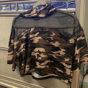 Camo size S tee